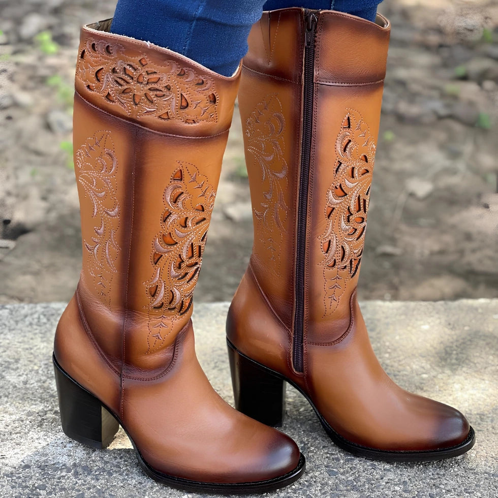 Kit Bota Country Feminina Divina em Couro Legítimo + BRINDES: Chapéu, Cinto e Boné